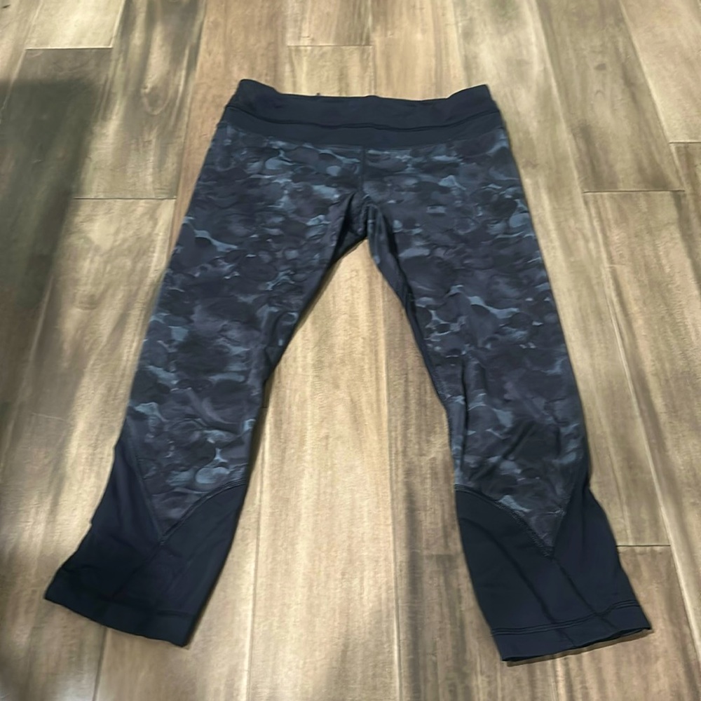 Lululemon leggings crop 21" size 6